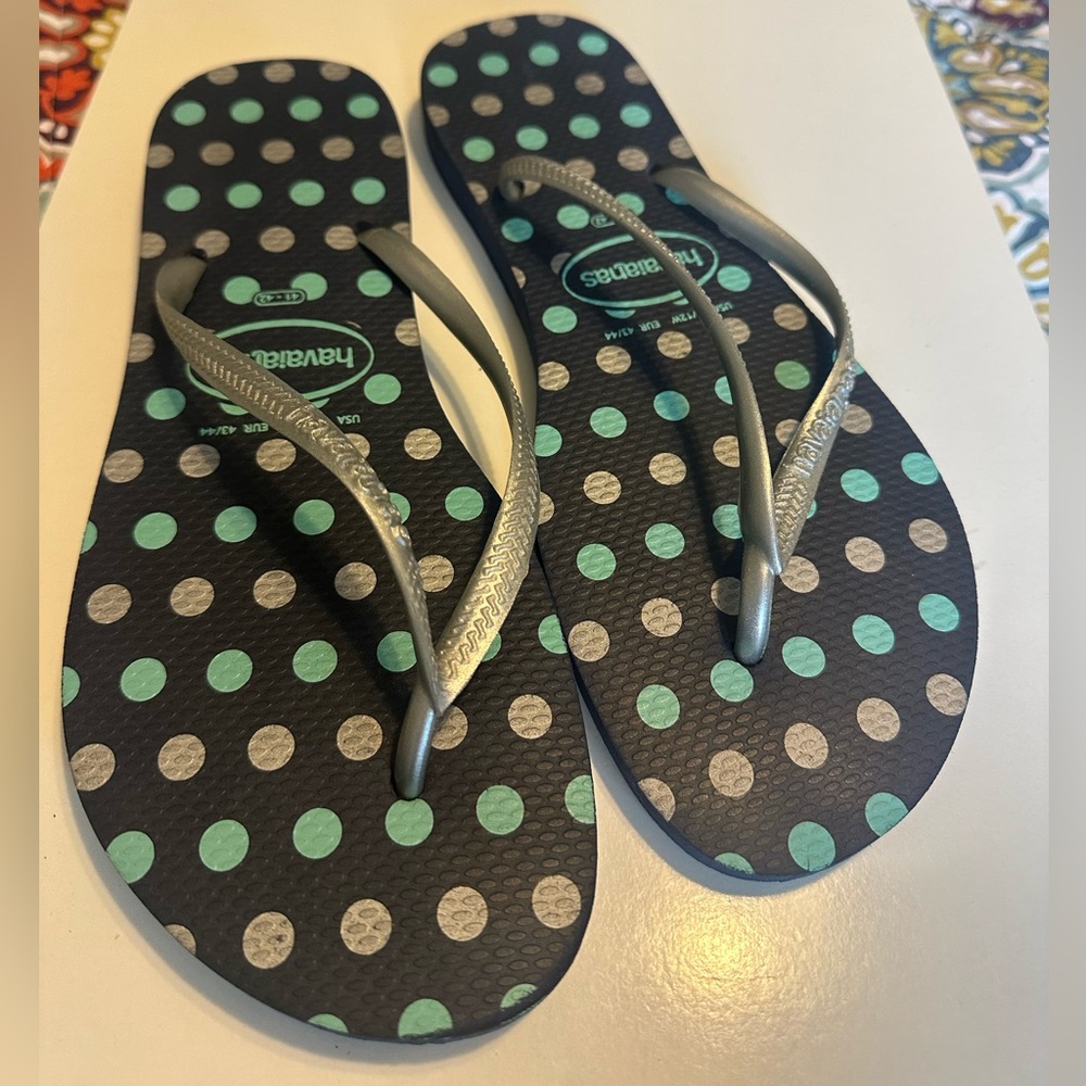 Havaianas Silver & Blue Polka Dot Flip Flops NWOT